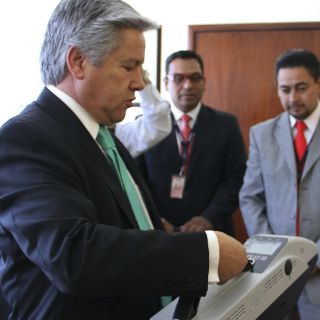 El AICM recibe ocho detectores de explosivos