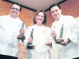 Ganadores. Miguel Ángel Quezada, Margarita Carrillo Arronte y Federico A. López fueron reconocidos por la Asociación Mandil y Cordón.  /