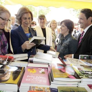 La reina Sofía inaugura edición 72 de Feria del Libro de Madrid