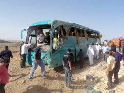 Varios turistas mexicanos fallecen cuando el autobús en que viajaban vuelca y se incendia. ARCHIVO /