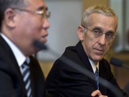 Xie Zhenhua, en primer plano, y Todd Stern, en históricas pláticas entre los dos países más contaminantes del planeta. AP /