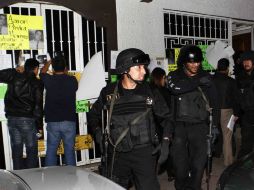 Denuncian otra desaparecida en bar de DF; suman 12. Policías catean el lugar. SUN /