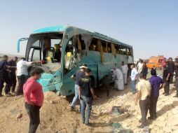 Cuatro turistas mexicanos murieron tras la volcadura de un autobús en la península del Sinaí. AP /