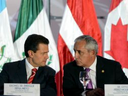 Peña Nieto y Pérez Molina durante el Foro de Inversión Guatemala Investment Summit 2013. AFP /