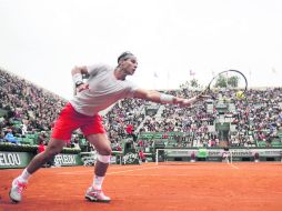 Rafael Nadal, heptacampeón en París, tendrá que jugar cinco partidos en 10 días si quiere defender su corona. AFP /