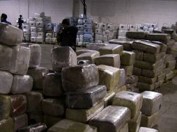 Del vehículo se extrajeron 24 paquetes que contenían 139 kilos 815 gramos de marihuana. ARCHIVO /
