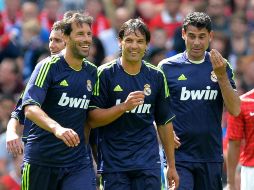 Fernando Hierro, Fernando Morientes (c) y Van Nistelrooy (i) forman parte del juego de estrellas. AFP /