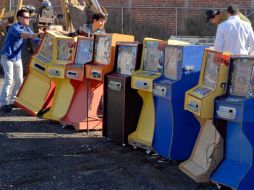 Durante el operativo en El Salto se aseguran 69 máquinas conocidas como ''tragamonedas'' instaladas en dulcerías y paleterías. ARCHIVO /