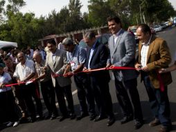 El presidente municipal Ramiro Hernández al momento de inaugurar las obras de pavimentación de la Avenida Malecón.  /