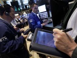 El principal indicador de la bolsa de EU llega a las 15 mil 254.03 unidades. AP /
