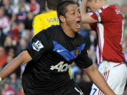 Javier ''Chicharito'' Hernández podría permanecer en el Manchester United la próxima campaña. ARCHIVO /