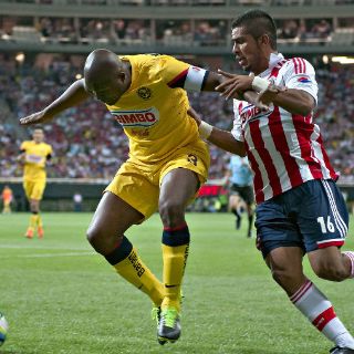 Chivas y América reactivan rivalidad en ''mercado de piernas''