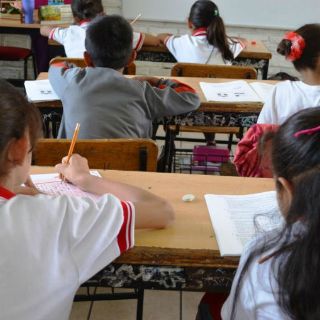 Escuelas primarias imparten la prueba educativa ENLACE