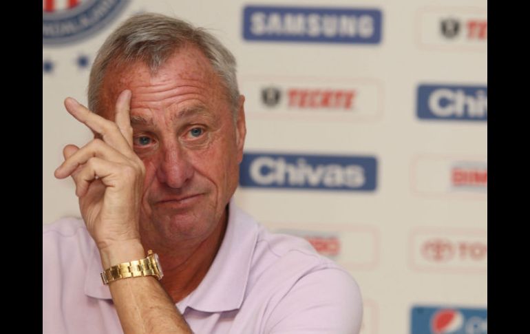 Johan Cruyff, lamenta que no continuar en Guadalajara y asegura que el equipo cuenta con una dirigencia que no sabe de futbol. ARCHIVO /