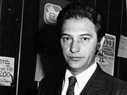 Poco a poco familiares, amigos y colegas de Enrique Lizalde llegaron al lugar para acompañar a la familia. SUN /