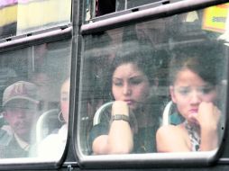 Ellas en el transporte público.Hasta 10% de las mujeres en Jalisco afirma que ha sufrido actos de exhibicionismo a bordo de camiones. EL INFORMADOR /