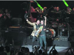 FUSIONADOS. En el concierto del domingo, Los Tigres del Norte y Café Tacvba ofrecieron tres temas juntos. EL INFORMADOR /