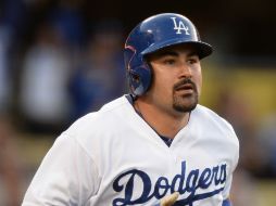 Adrián y su cuadrangular ayudan a los Dodgers de Los Ángeles a ganar. AFP /
