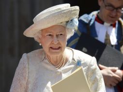 La la reina Isabel II de Inglaterra abandona la Abadía de Westminster tras asistir al servicio religioso. EFE /