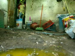 Exhortan a la población a eliminar los criaderos y lavar todos los recipientes que contengan agua, como pilas, tinacos y aljibes. ARCHIVO /