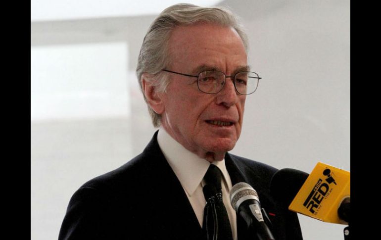 Zabludovsky revela la placa por 100 funciones de Made in México. ARCHIVO /