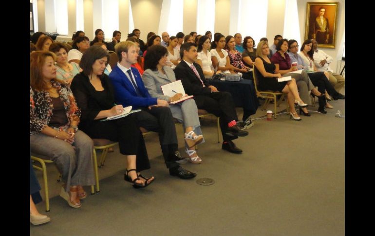 Un grupo de empresarios presentan hoy las nuevas tecnologías y su aplicación para el desarrollo y eficiencia de sus industrias. ARCHIVO /