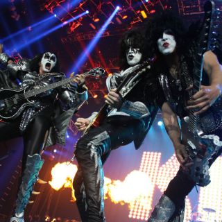 Cuando Kiss se retire, lo hará por todo lo alto: Simmons