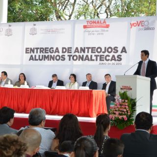 La SEJ entrega dos mil 623 lentes a escolares de Tonalá