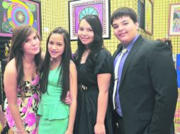 Alumnos. Estefanía Garibay, Karla Sofía Lozano, Yarinka Hernández y Luis Enrique Flores.  /