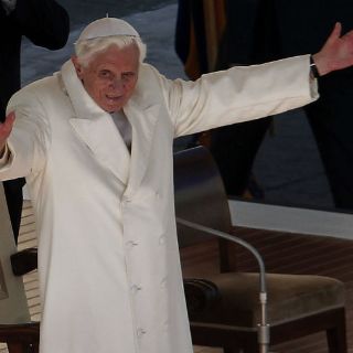 Benedicto XVI afirma que está bien como Papa Emérito