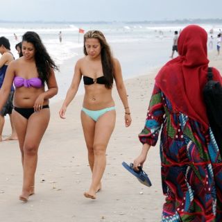 Miss Mundo elimina competición de bikinis en certamen en Indonesia