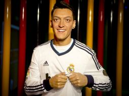 Mesut y su compañero Cristiano Ronaldo ya tienen un ''doble'' en cera. EFE /