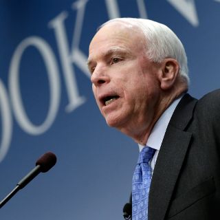 McCain propone ataques aéreos en Siria