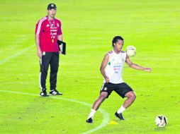 Giovani dos Santos no fue confirmado por ''el Chepo'' de la Torre para iniciar el duelo. AFP /