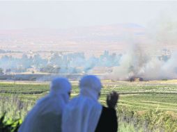 El humo revela los ataques entre los rebeldes y el Ejército sirio cerca de la frontera israelí con Siria en los Altos del Golán. AFP /