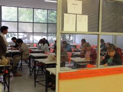 Miles de maestros promovieron amparos al estimar que se afectaban sus derechos laborales. ARCHIVO /