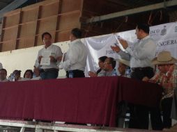 Imagen de la firma del convenio entre titulares de la Financiera Rural y la Secretaría de Desarrollo Rural de Jalisco.  /