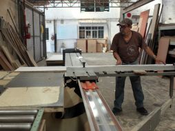 En las fábricas se escucha cómo el ruido de una sierra, de un martillo o de una compresora se revuelca y rebota en las paredes.  /