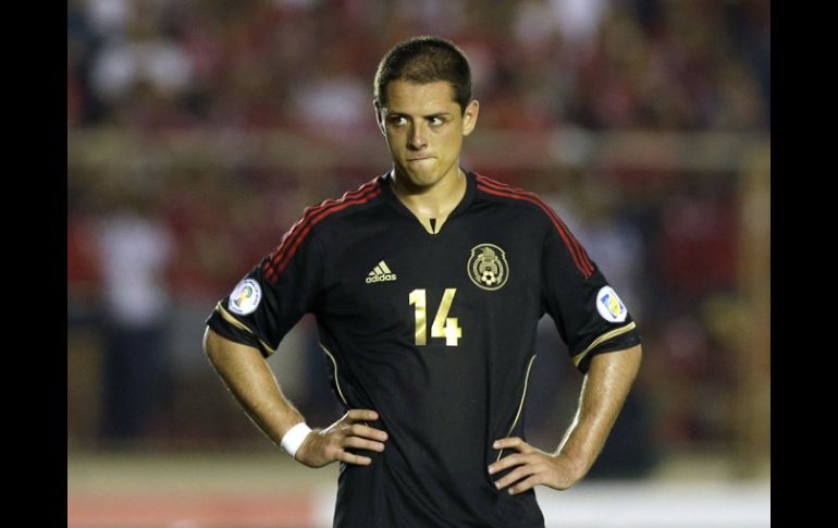 Javier 'Chicharito' Hernández salió lesionado del partido. AP /