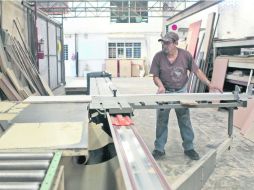 Trabajar con herramientas que al funcionar rebasan 68 decibeles causa malestar y perturbaciones en el comportamiento. EL INFORMADOR /