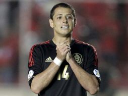 Javier ''Chicharito'' Hernández abandona el juego ante Panamá a 10 minutos del final, víctima de calambres. AP /