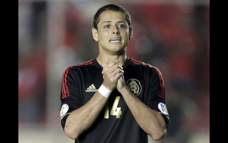 Javier ''Chicharito'' Hernández abandona el juego ante Panamá a 10 minutos del final, víctima de calambres. AP /