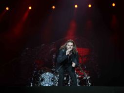 El concierto se torna romántico cuando cantan ''Te lloré todo un río'', ''Vivir sin aire'' y el ''Muelle de San Blas''. ARCHIVO /