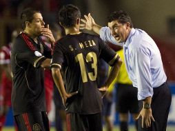 José Manuel de la Torre daba instrucciones a sus jugadores en el juego del viernes. AFP /