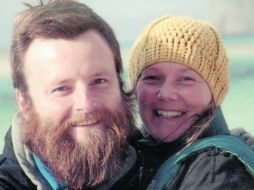 Peter Root y Mary Thompson fallecieron a 30 km de Bangkok, Tailandia mientras montaban sus bicis. ESPECIAL /