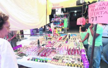 Maquillaje vendido en tianguis, belleza de riesgo | El Informador