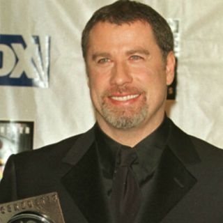 John Travolta inaugura una exclusiva tienda de relojes