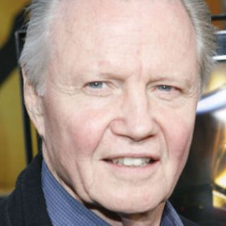 El padre de Jolie destaca su valentía