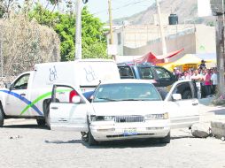 Paraíso del Colli. Un hombre fue atacado al salir de una tienda de abarrotes, camino a su auto; los testigos vieron a los agresores. EL INFORMADOR /