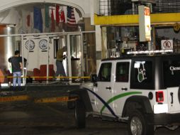 Peritos del IJCF realizan los peritajes correspondientes en la zona de la explosión. EL INFORMADOR /